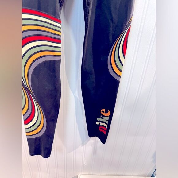 The Nike One Luxe Mid-Rise Tight Fit Leggings Size XS - Picture 3 of 7